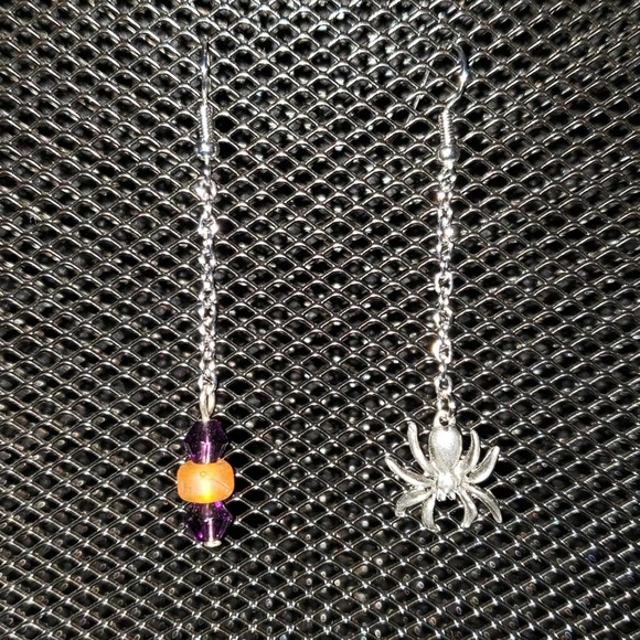 Mismatched Halloween earrings - Picture 3 of 5